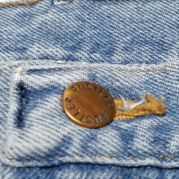 VINTAGE Rustler Light Wash High Rise Daisy Dukes - Picture 9 of 9